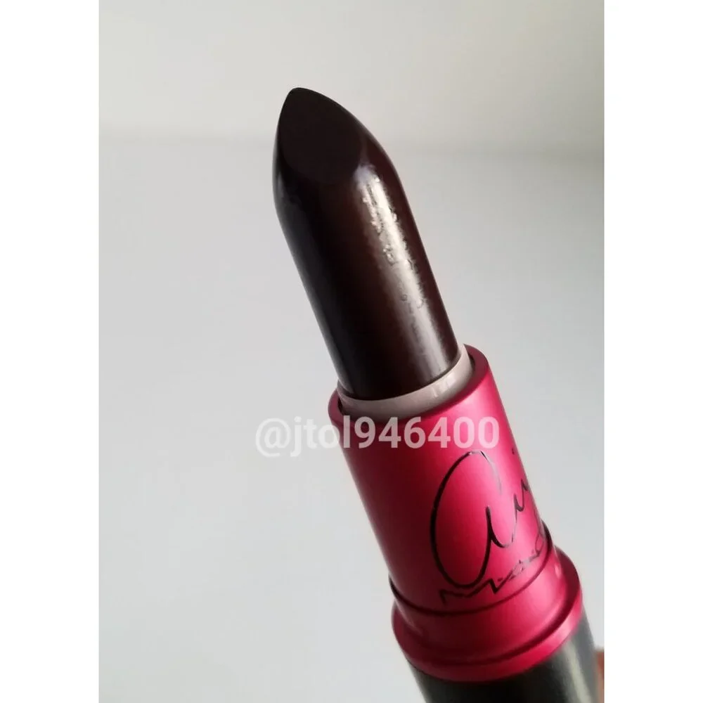 Mac Viva Glam Ariana Grande Lipstick